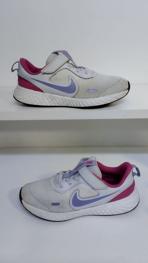 Кроссовки Nike revolution