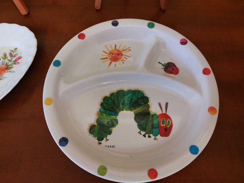 Plastikowe talerzyki dla dzieci do posiłków