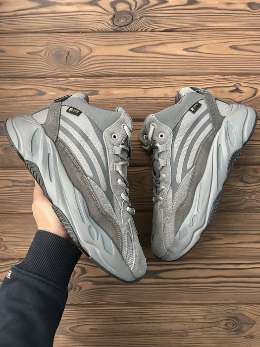 Чоловічі зимові кросівки. Сірі