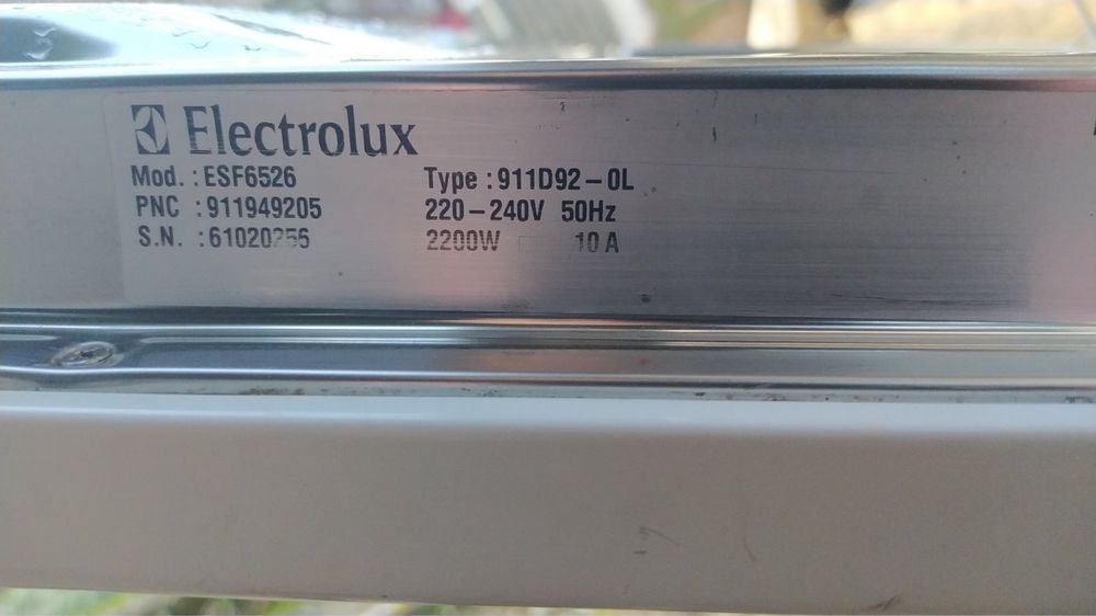 Посудомийна машина Electrolux