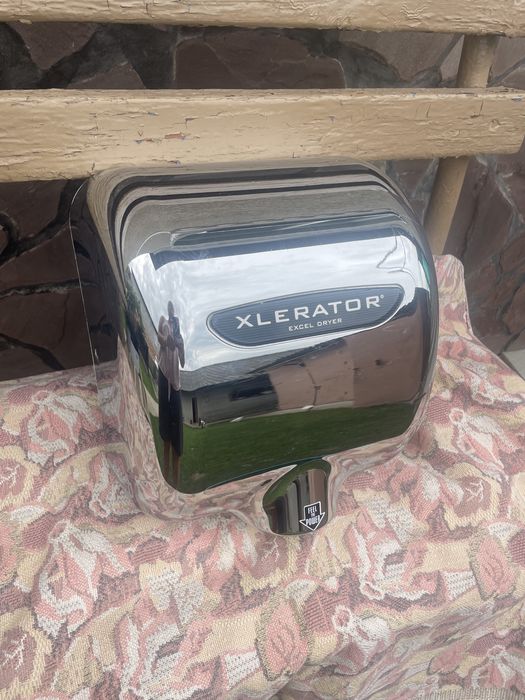 Продам сушку для рук XLERATOR
