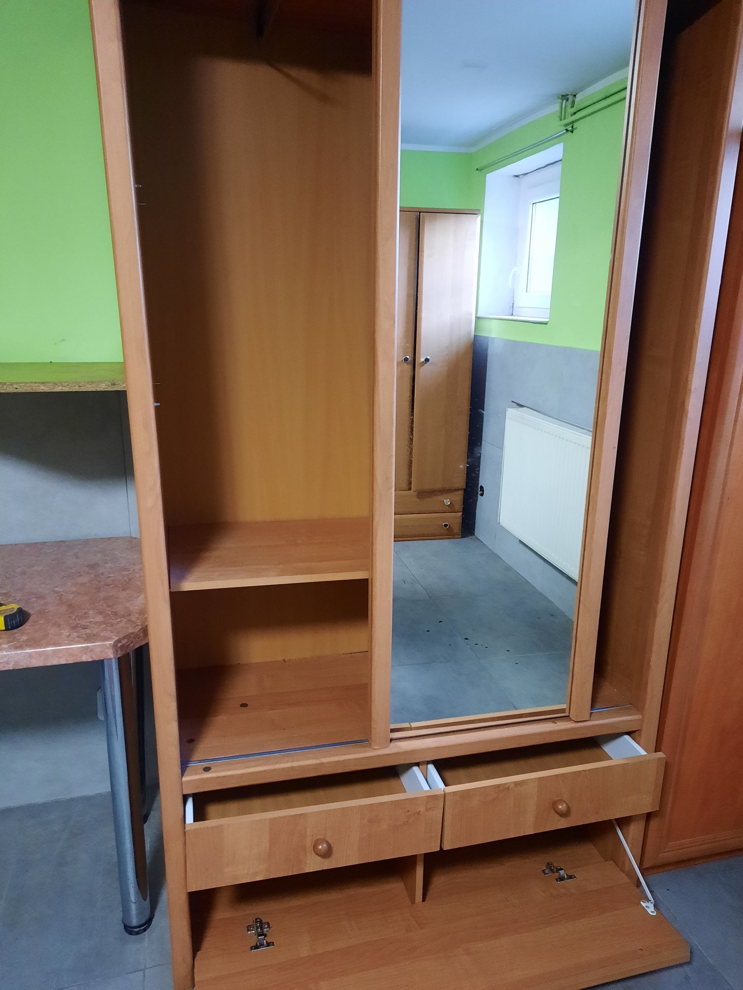 Szafa do przedpokoju.