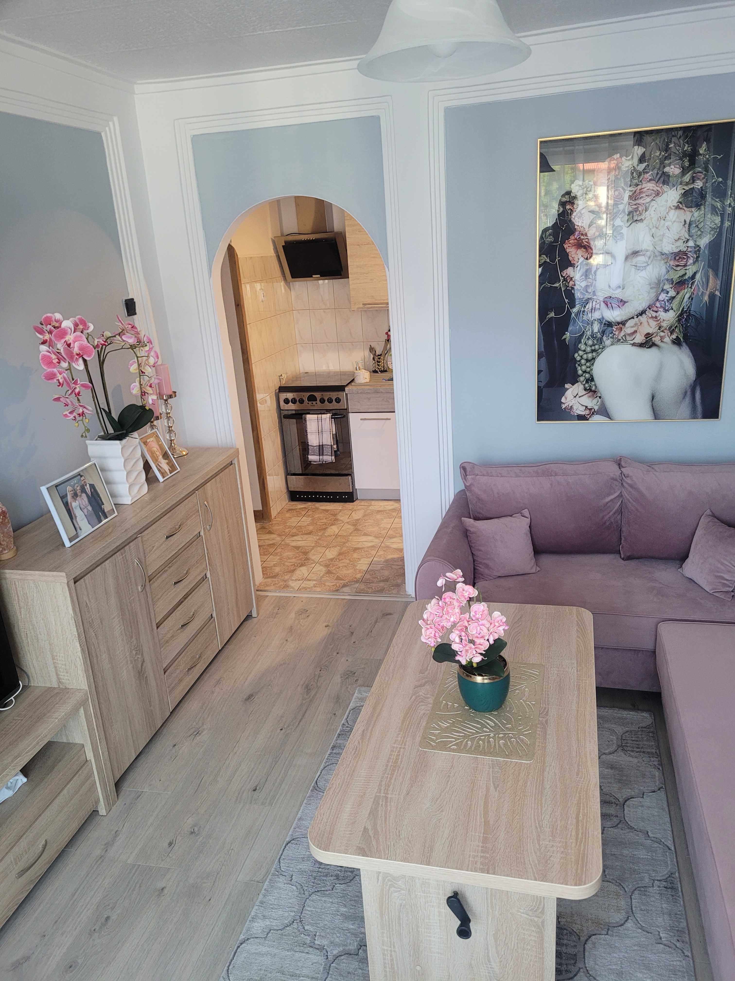 2 pokoje, balkon z widokiem na góry, centrum 39,2 m2.