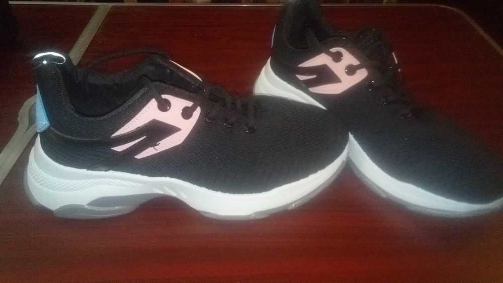 Кроссовки женские 40 размер