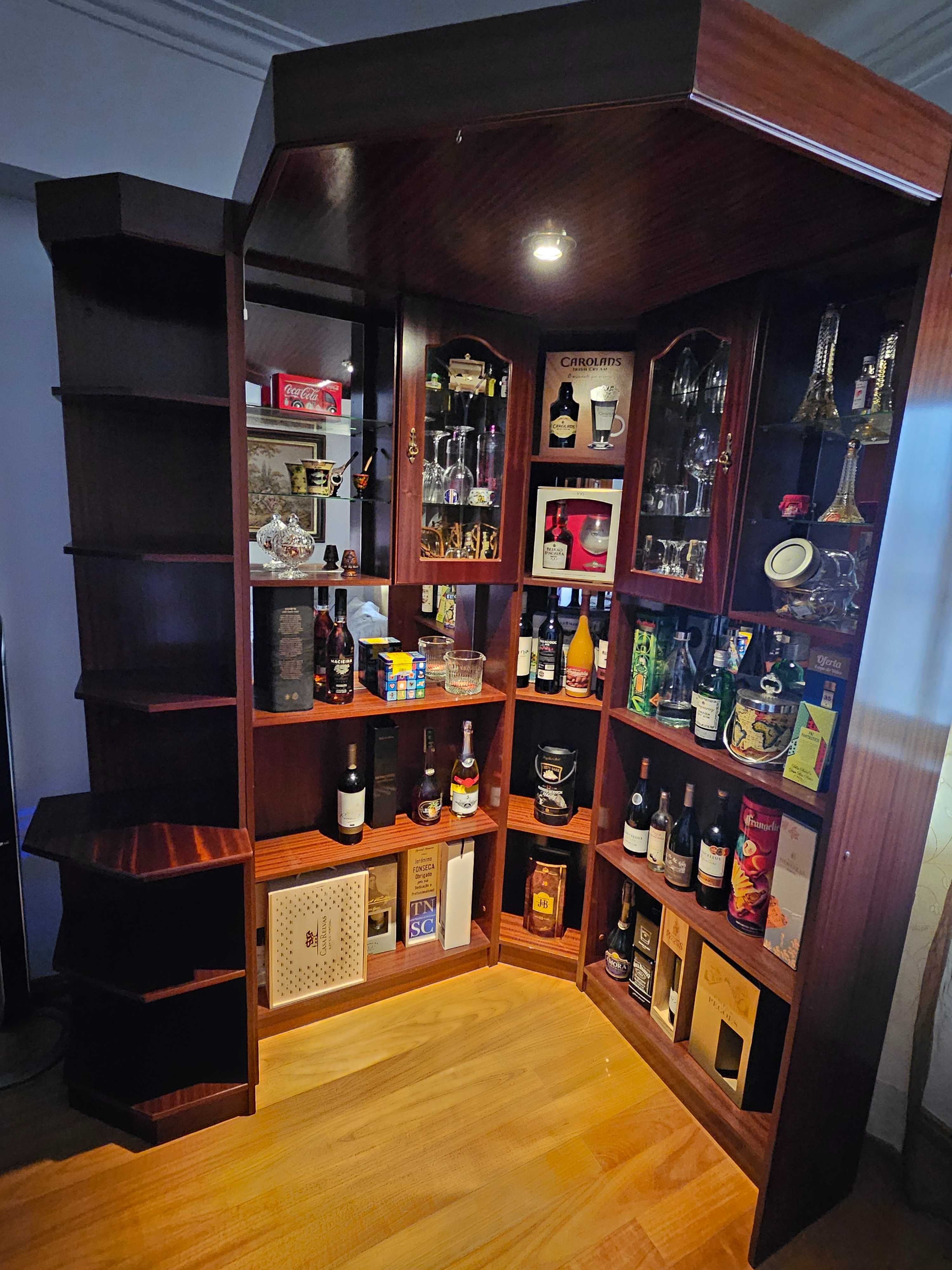 Bar de canto mogno