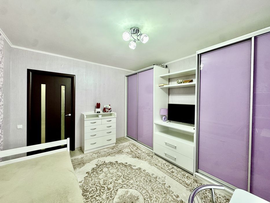 Продаж 2к квартири 65 кв. м на вул. Миколаївська 6