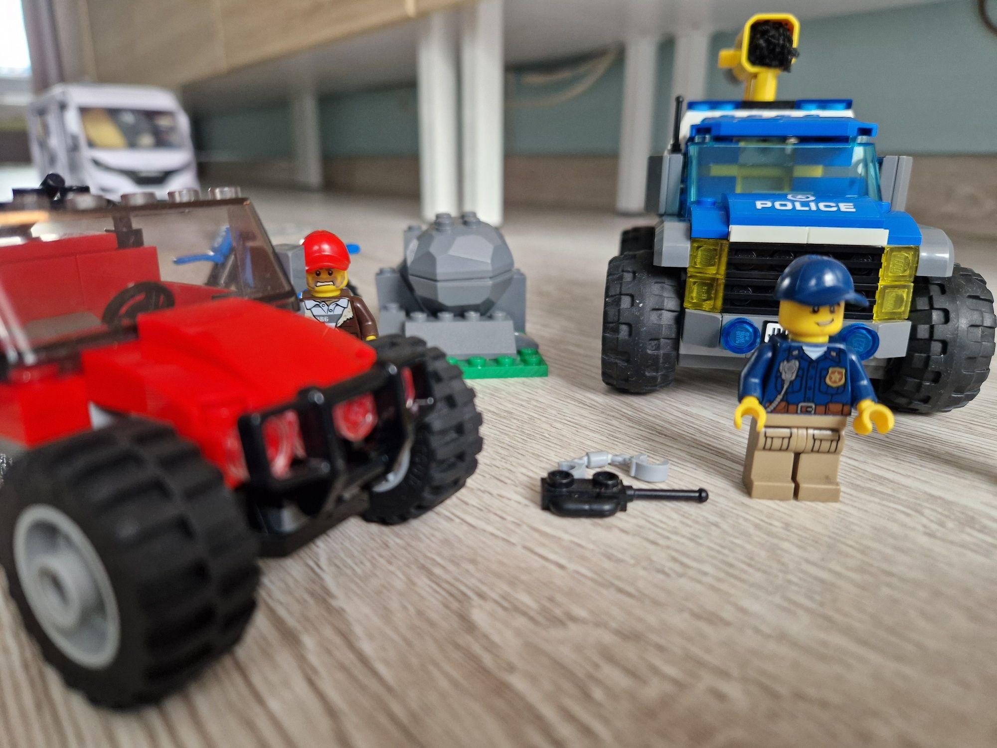 LEGO City Pościg górska drogą 60172