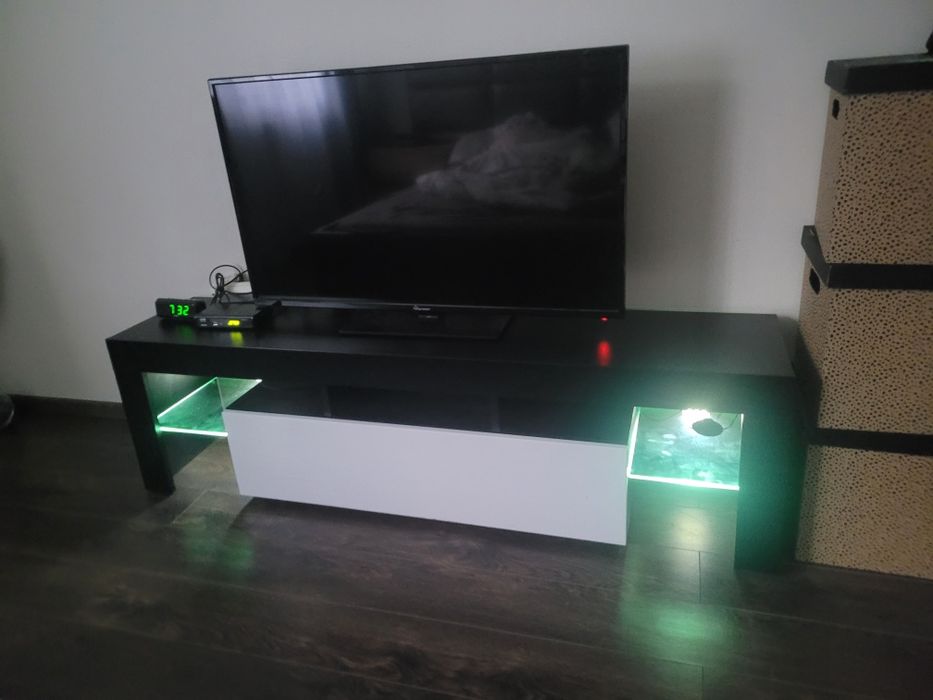 Szafka RTV biala czarna