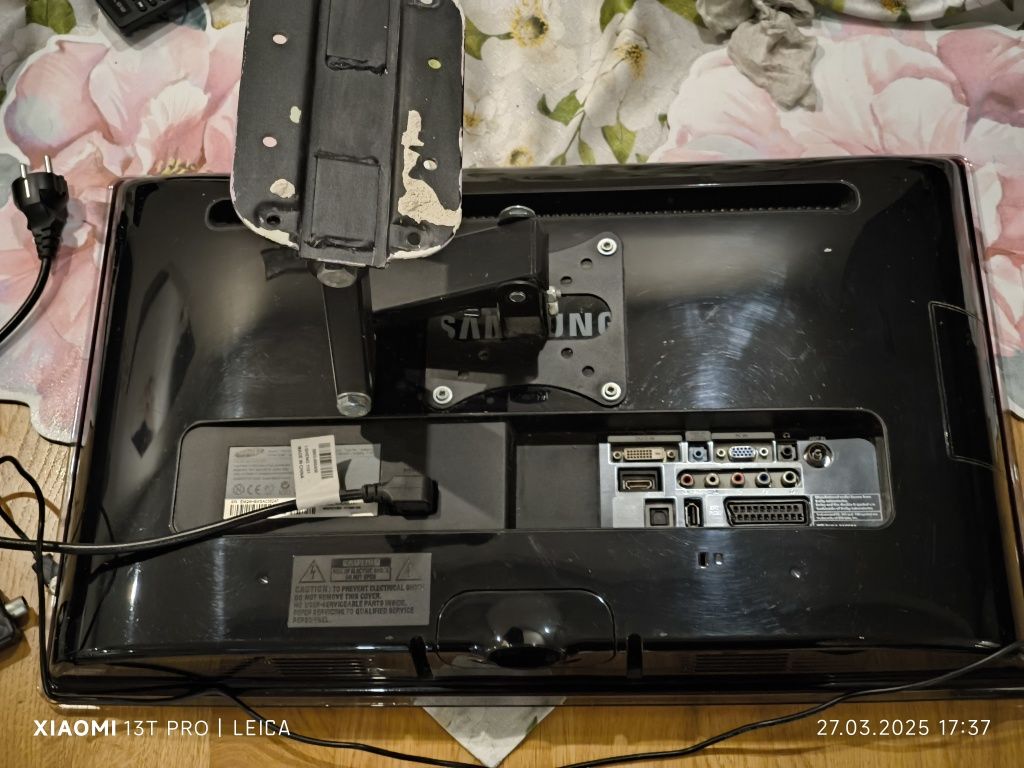 Telewizor Samsung 24"+wieszak+dekoder
