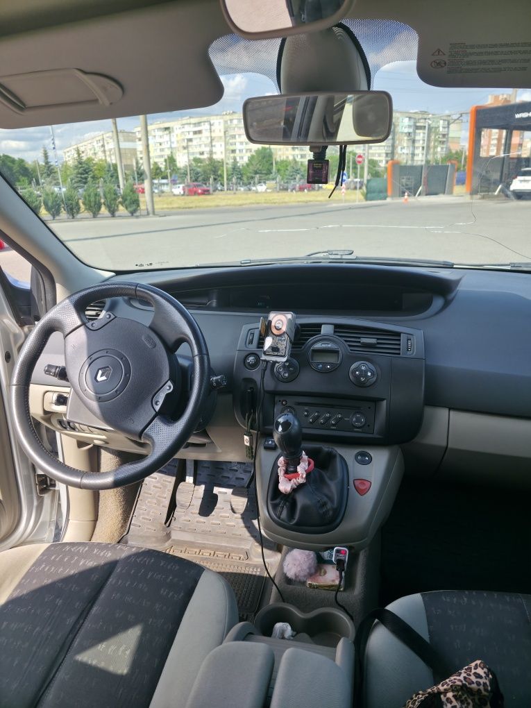 Sceniс 2 . 2.0 на газу.