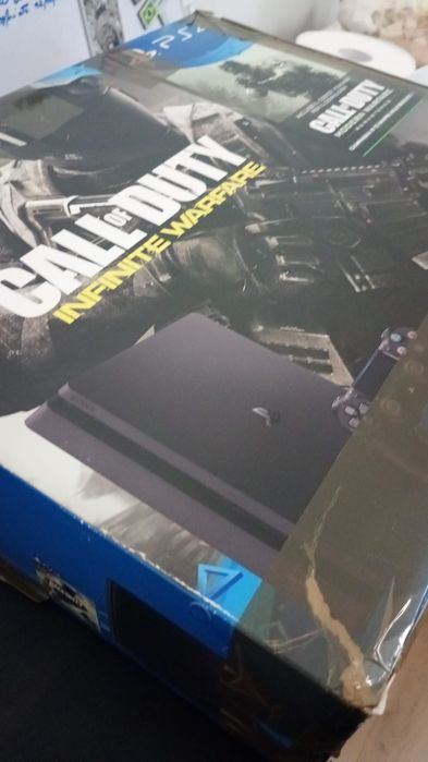 PS4 Slim 1TB + Jogos + Comandos + Base Refrigeração