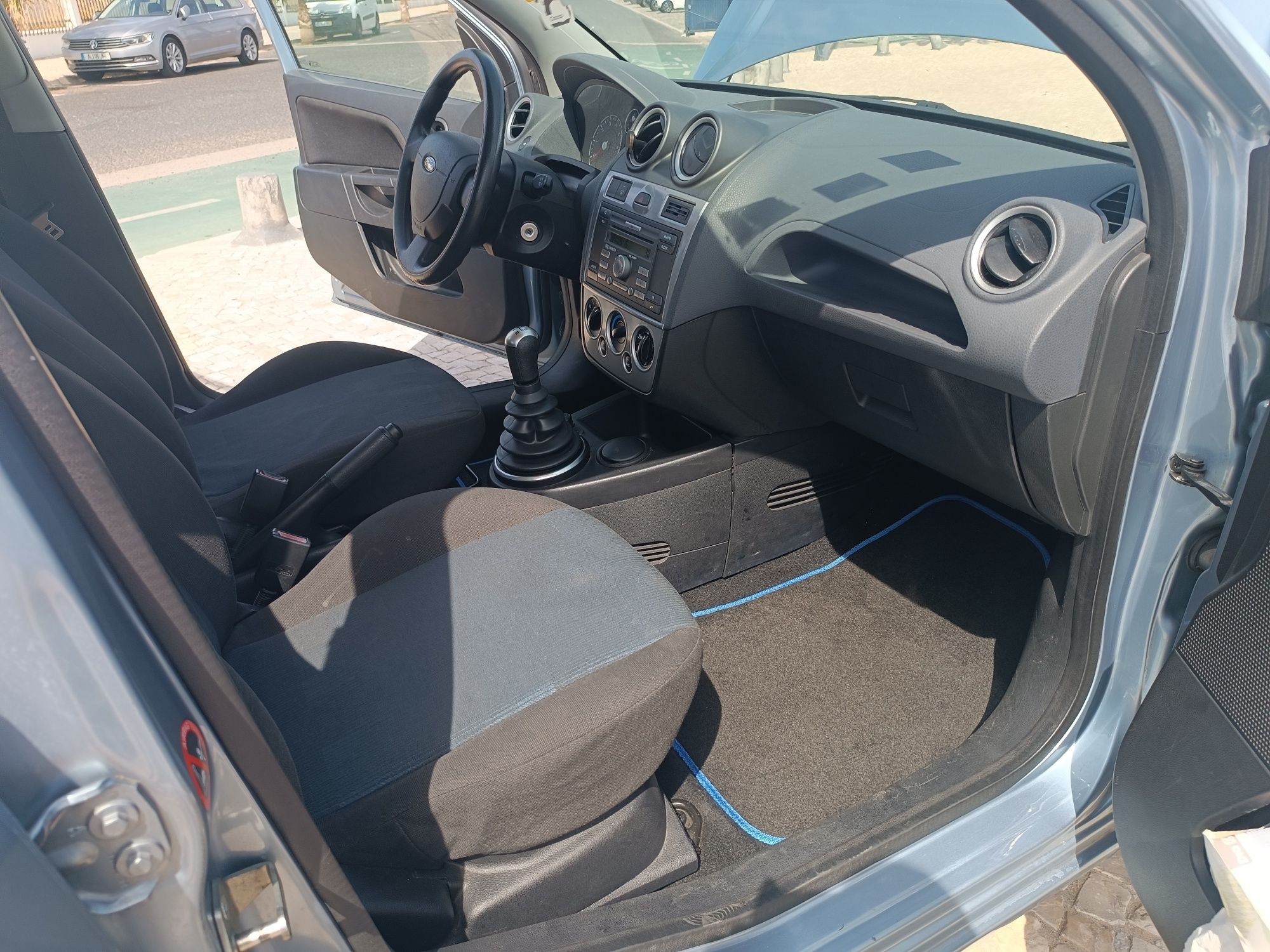 Vendo Ford fiesta 1.2 gasolina imaculado com 53 mil km reais