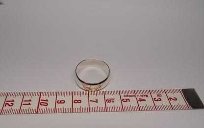 Srebrna gładka fazowana obrączka R.26. 7,8 mm.