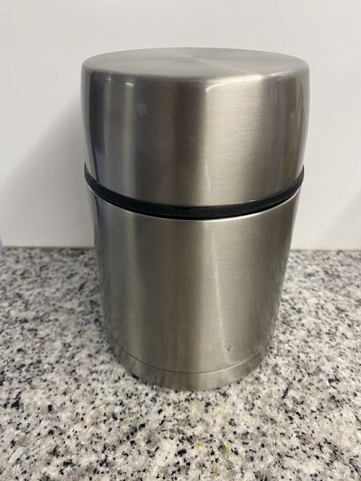 Termo com taça na tampa
