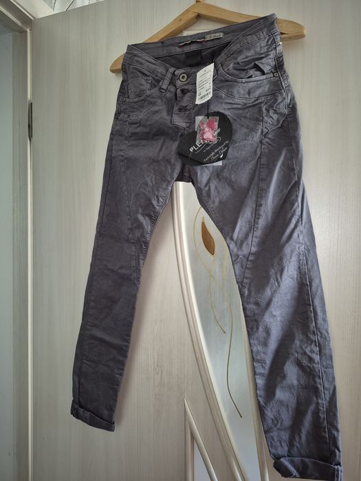 Штани з низькою посадкою