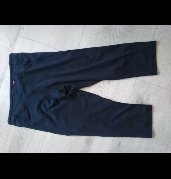 Czarne legginsy Tchibo sportowe za kolano  r. S