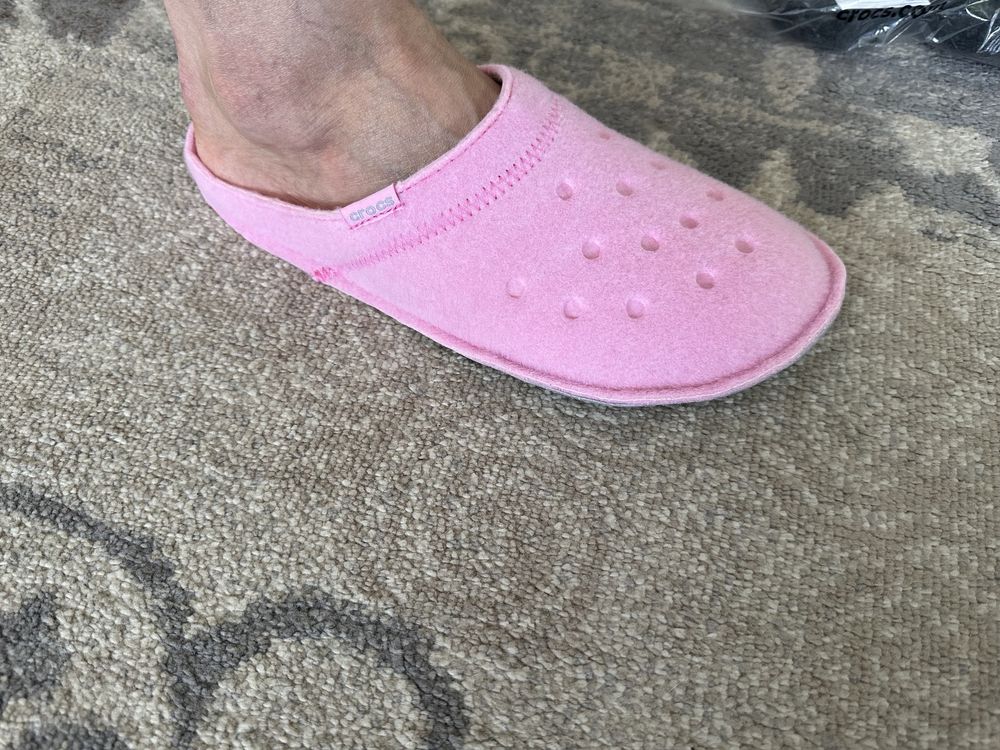 Продам домашні капці (тапки) Crocs