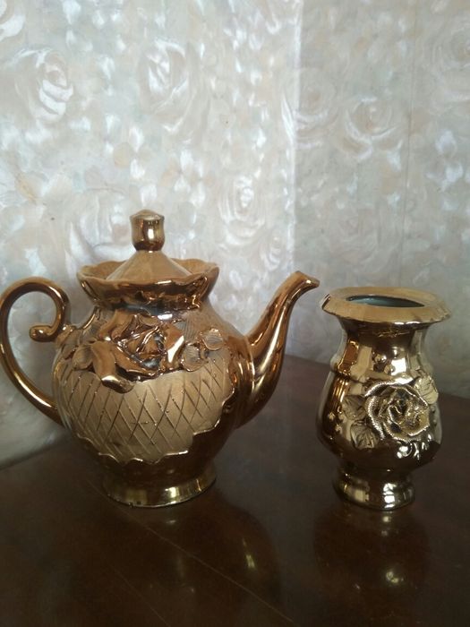 Чайники, кофейники, заварники, термосы.