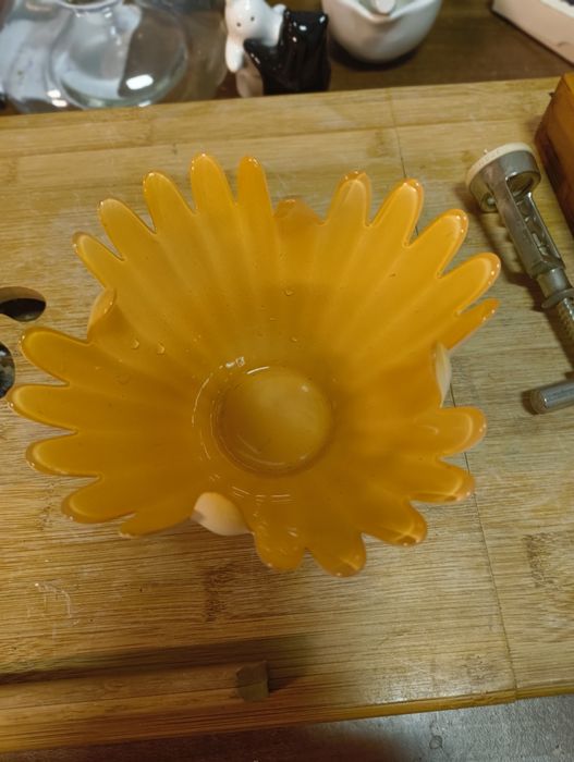 Ozdobna miseczka w kształcie gerbery