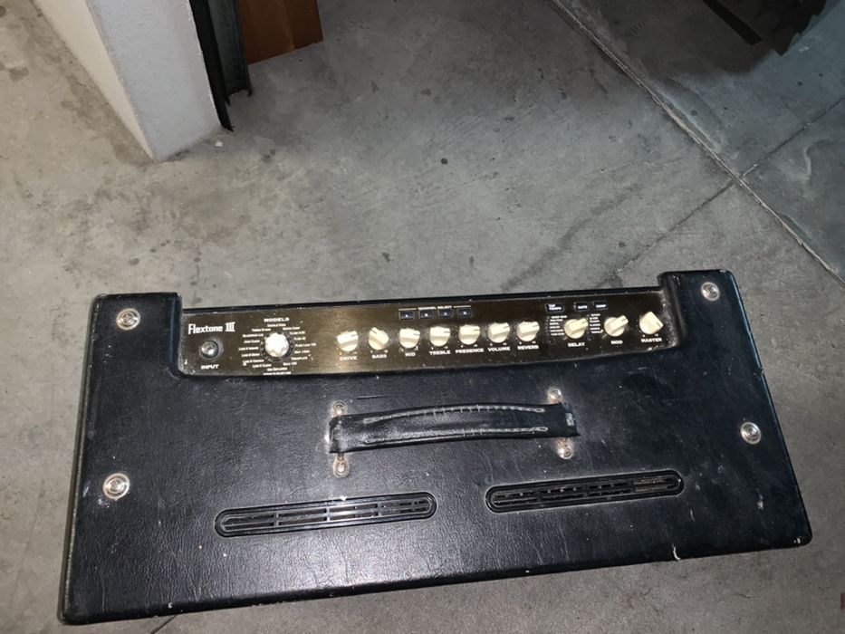 Line 6 Flextone III amp Guitar