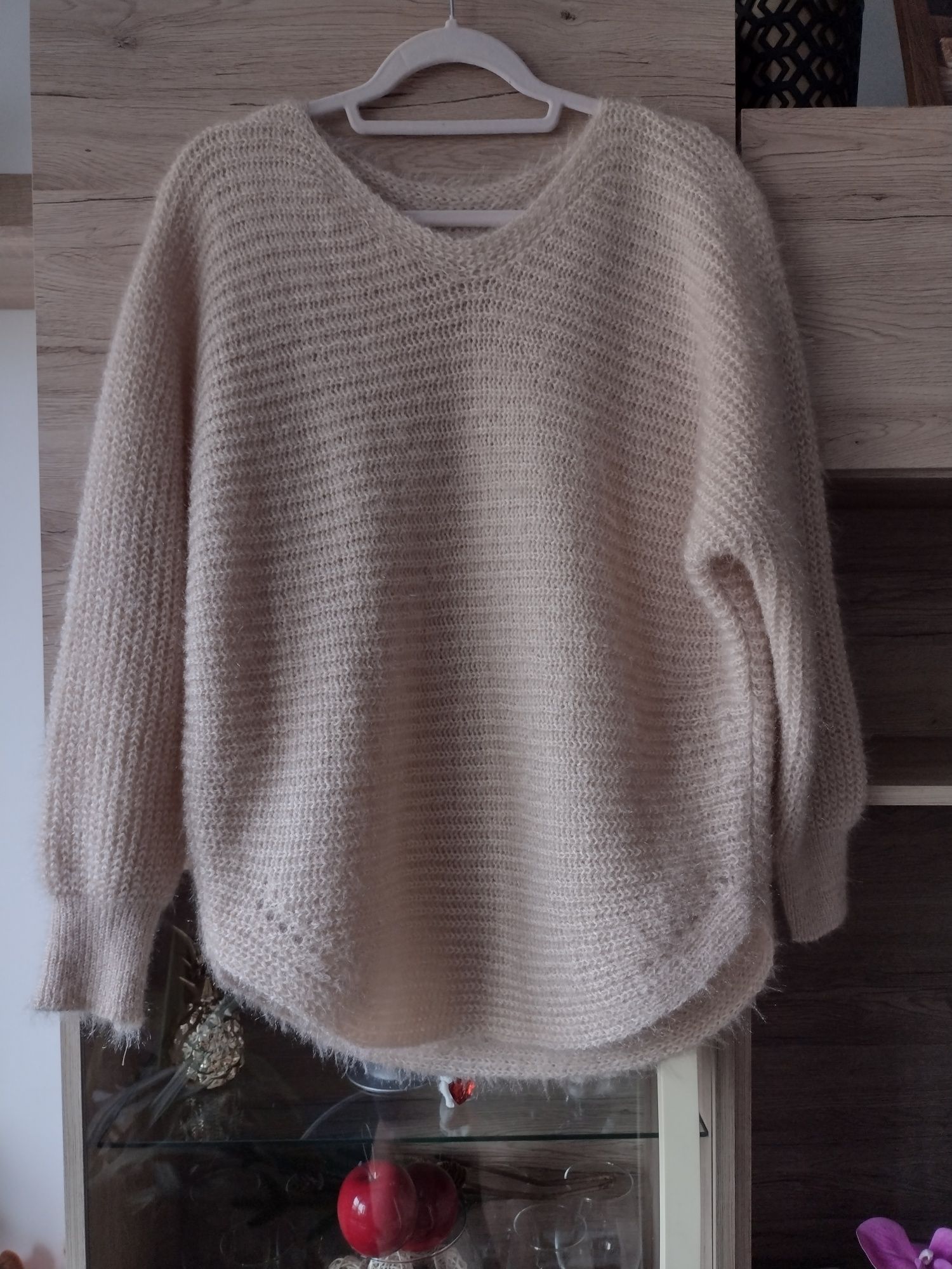Sweter moherowy beżowy
