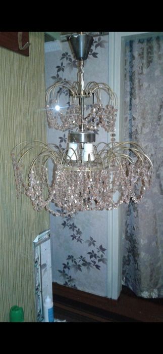 Люстра на 3 лампочки рожеве склое