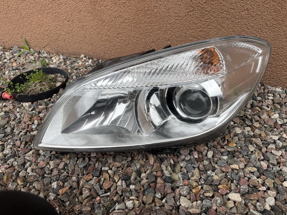 Lampa lewa Skoda Fabia II