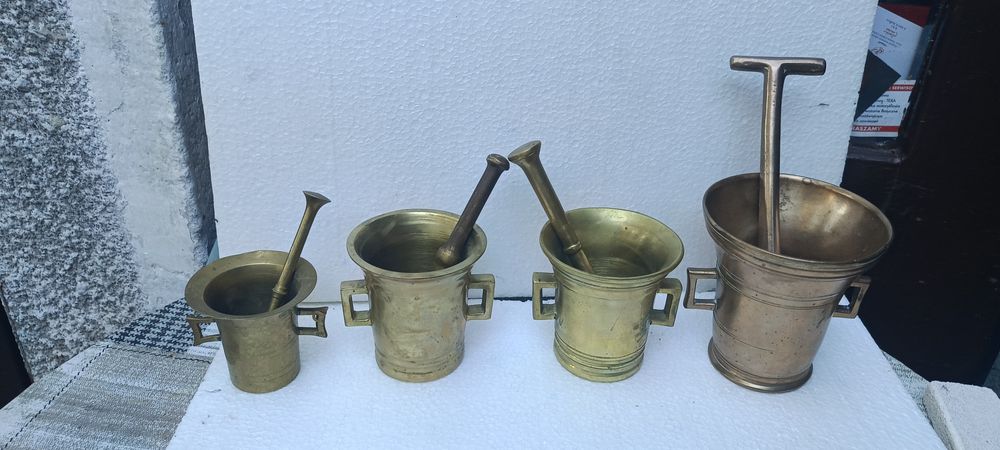 Moździerz wraz z pałkami z grubego mosiądzu