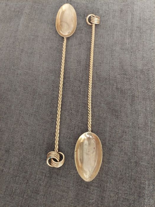 Colheres douradas vintage