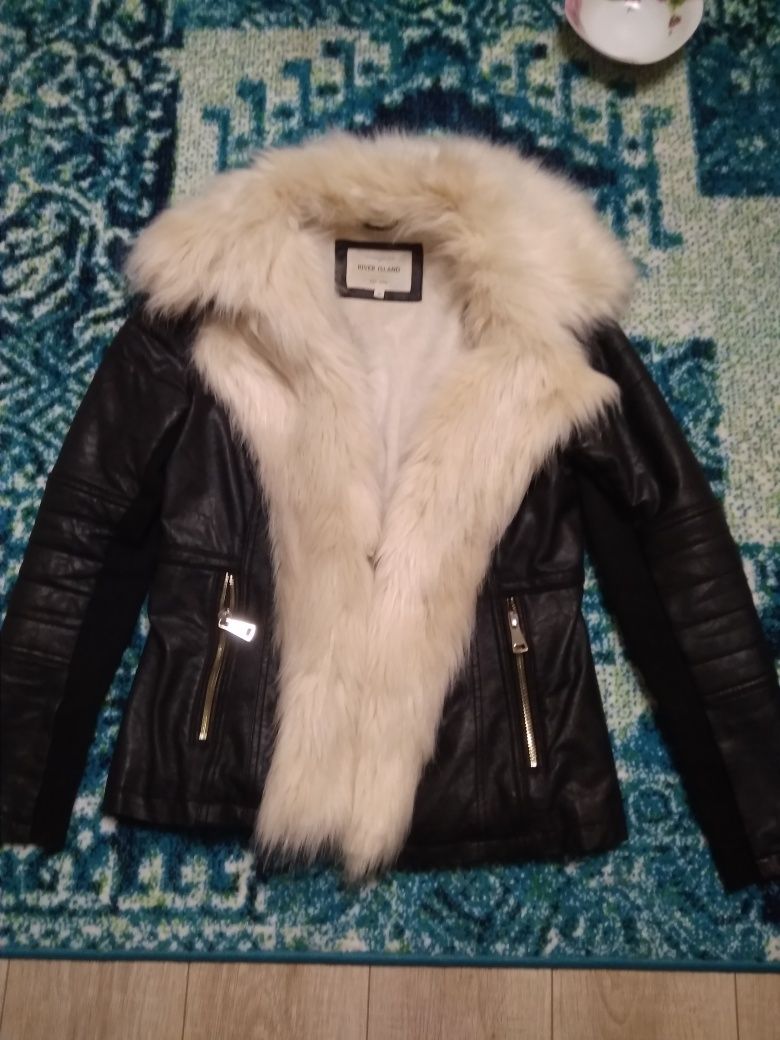 Продам куртку River Island