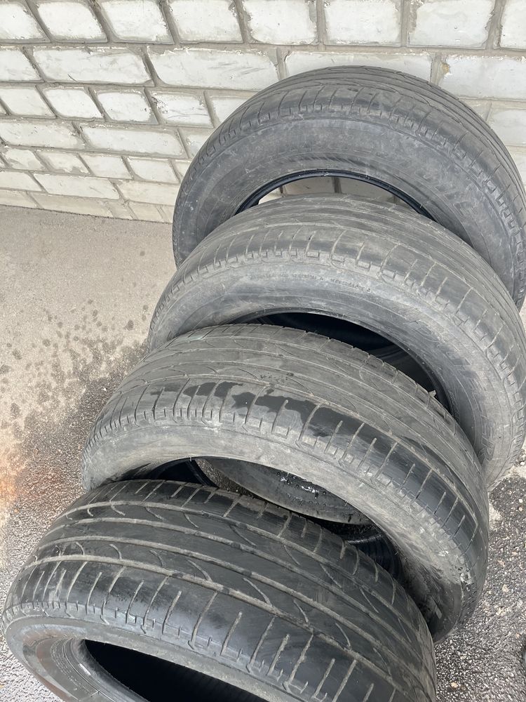 Продам летнюю резину Bridgestone 215/65 r16