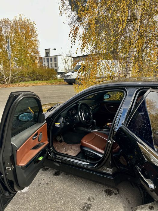 Продам БМВ е90 325XI