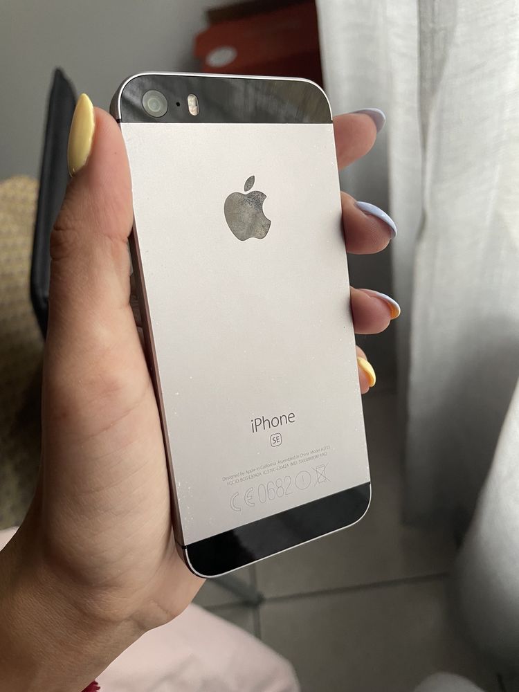 Iphone SE (2016) + carregador NOVO