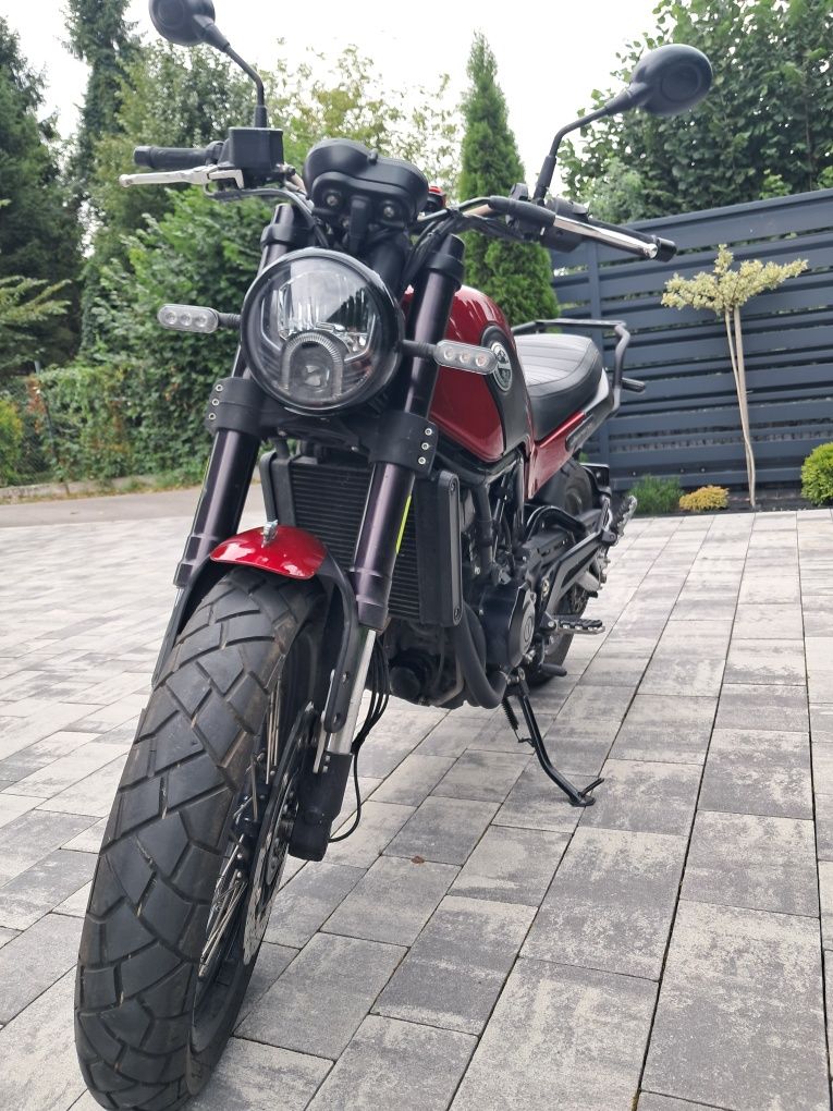Motocykl Benelli Leoncino 500