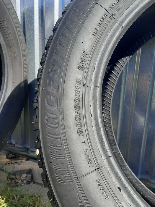 2x Opony zimowe 205/60R16 Bridgestone Blizzak LM001 / 6mm 2018r