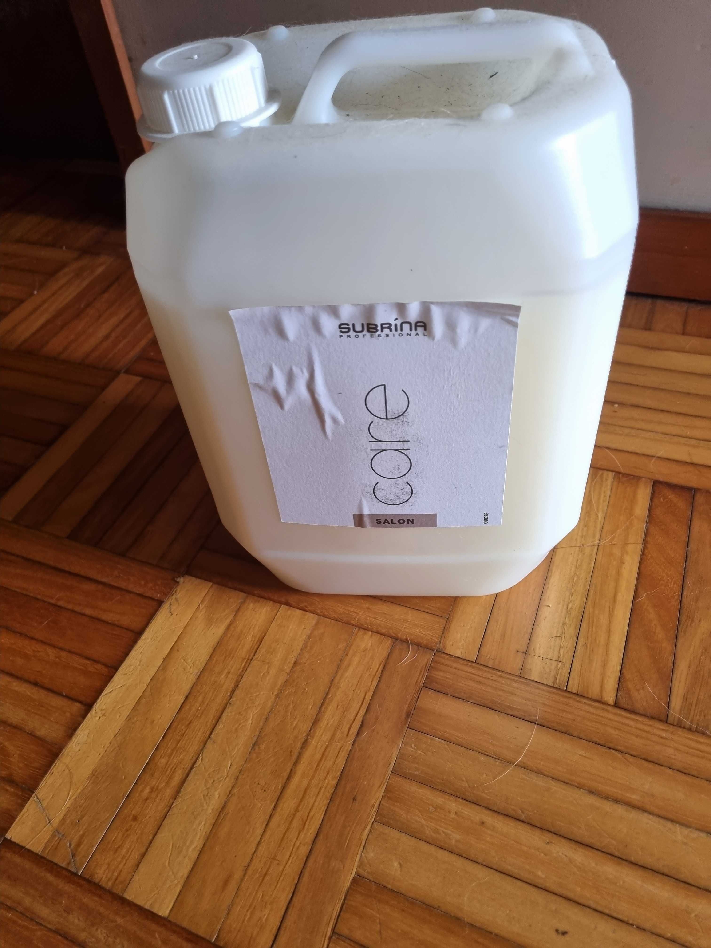 Champô (4 a 5 L) e condicionador separado (4 a 5 L)