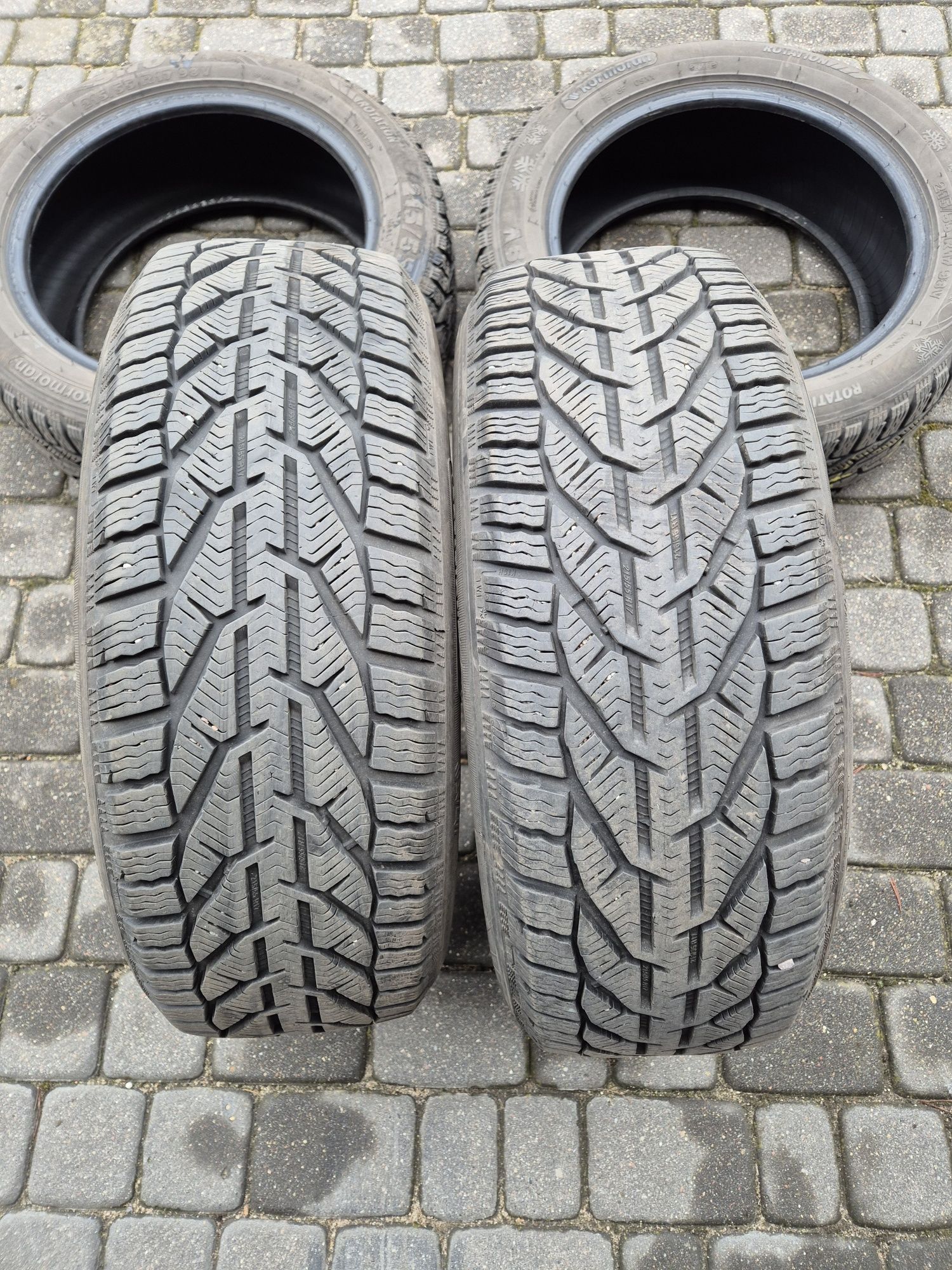 Opony Kormoran Snow 215/55 R17 98V używane komplet