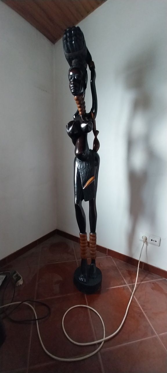 Boneca de madeira africana 160cm