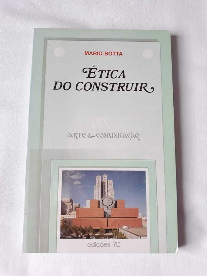 Livros variados sobre artes