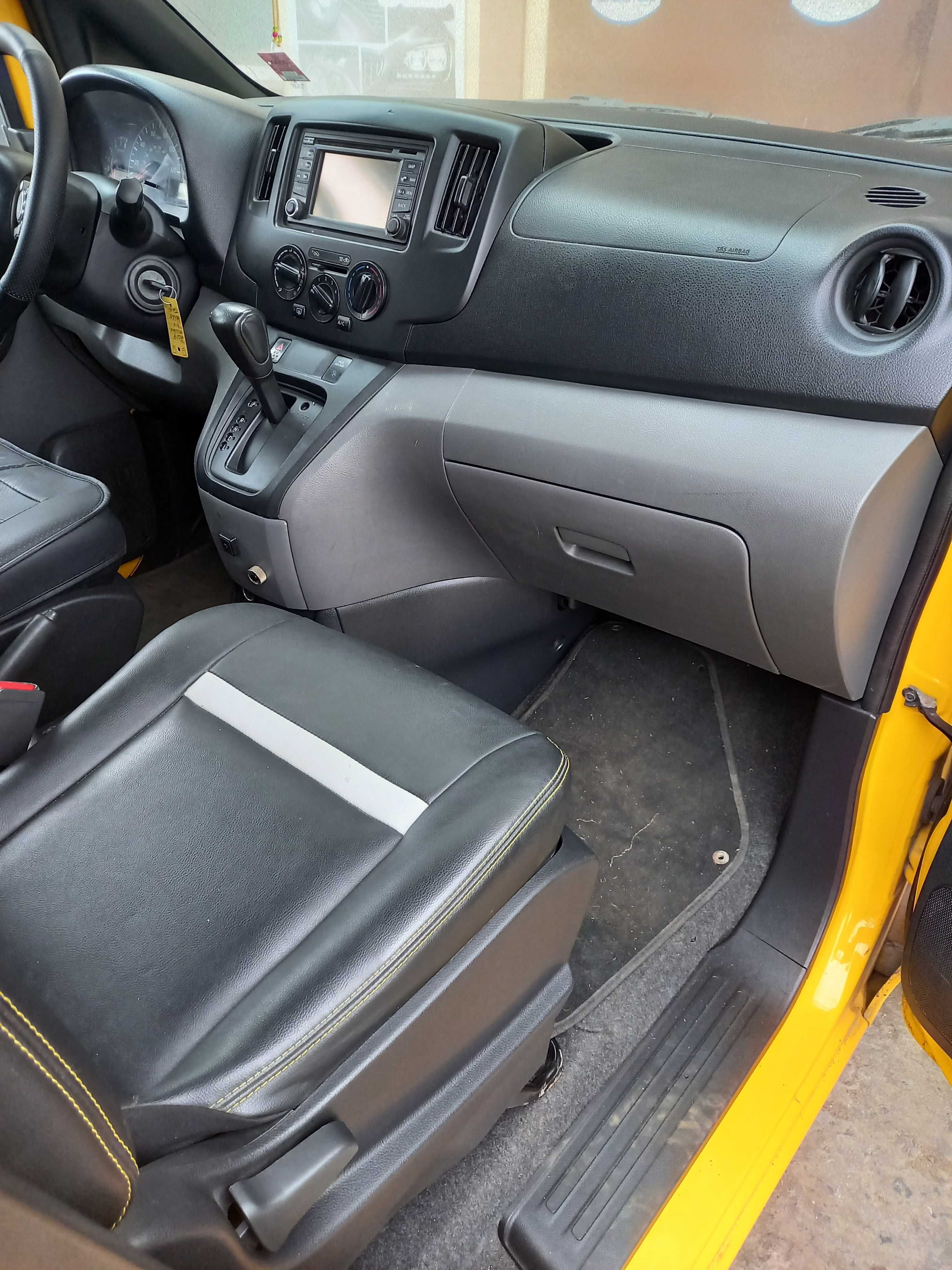 Микроавтобус пассажирский Nissan NV200 TAXI