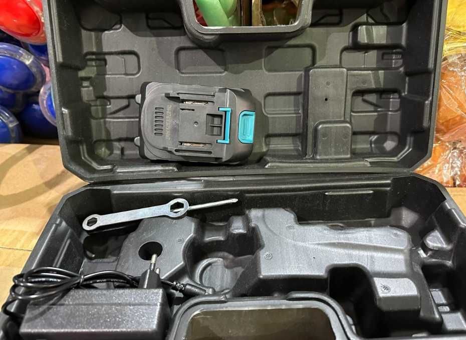 Міні пилка supretto акумуляторна з двома акумуляторами в кейсі