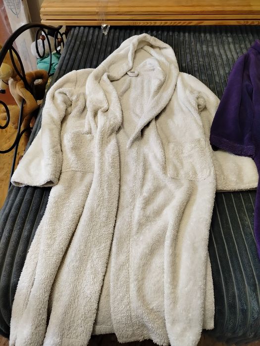 Халаты 2 штуки..