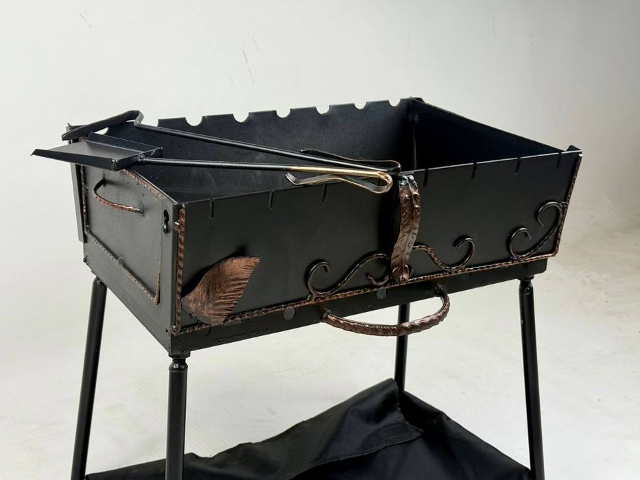 Мангал чемодан на 8 шампуров + чехол, кочерга и совок
