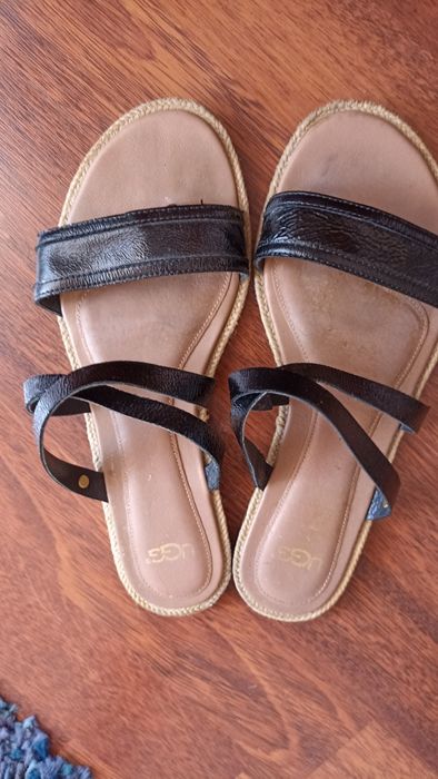 Sandálias UGG pretas 37