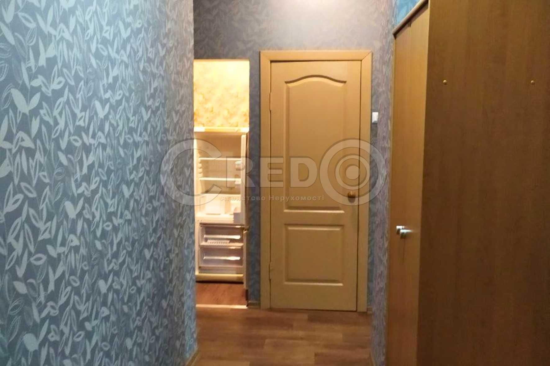 Продаж квартири, "Ставки" вул. Ракітіна 2-кімнатна "сталінка"