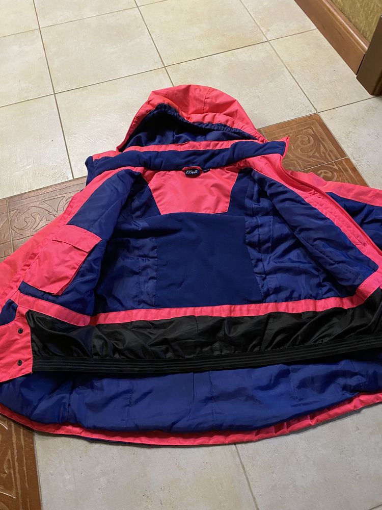 Продам лыжную куртку на рост 146-152