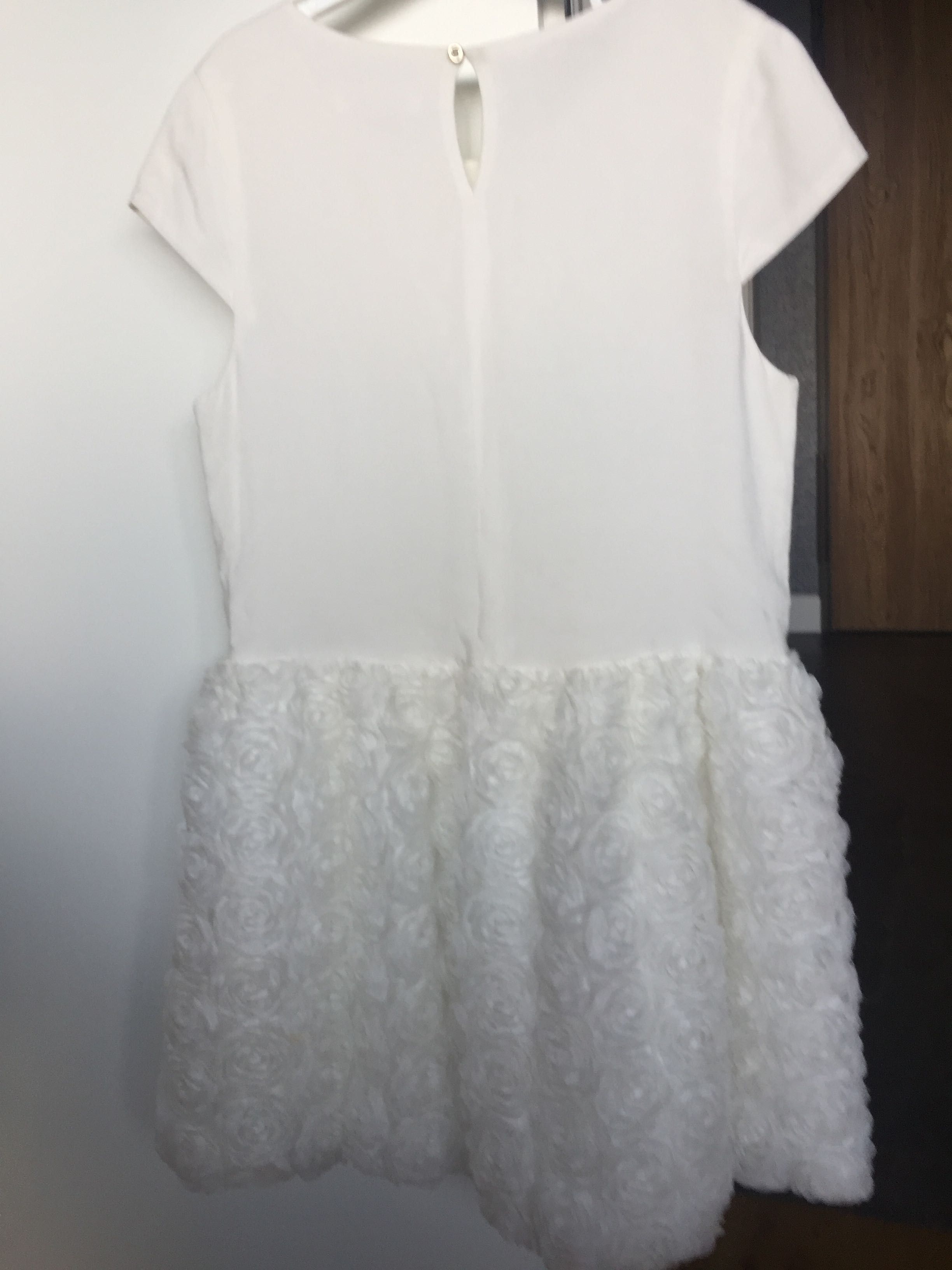 Biała sukienka Reserved na podszewce  roz.128/134 cm ślub, komunia