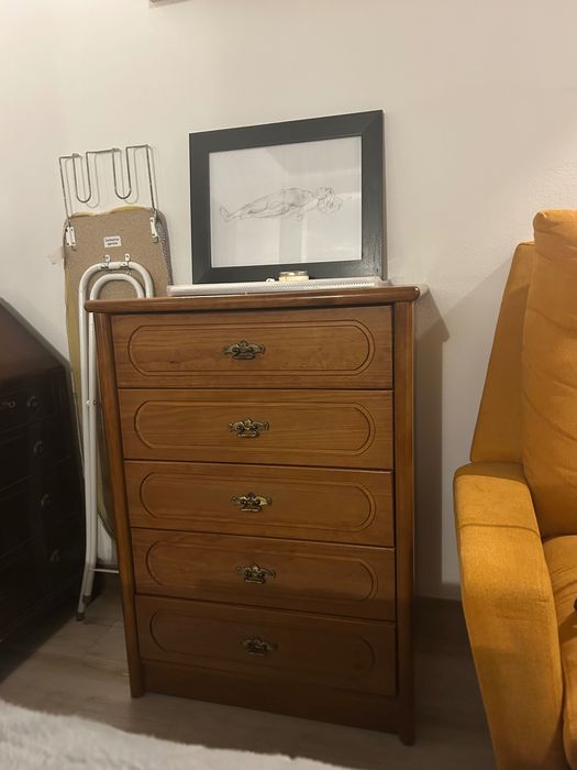 Conjunto duas mesas cabeceira e comoda