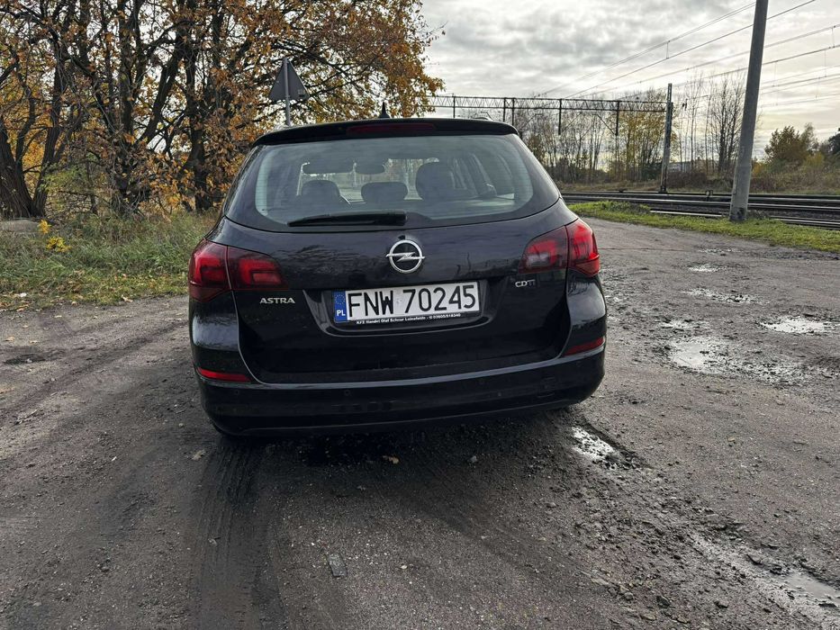 Opel Astra J 1.7cdti 125km 2011r