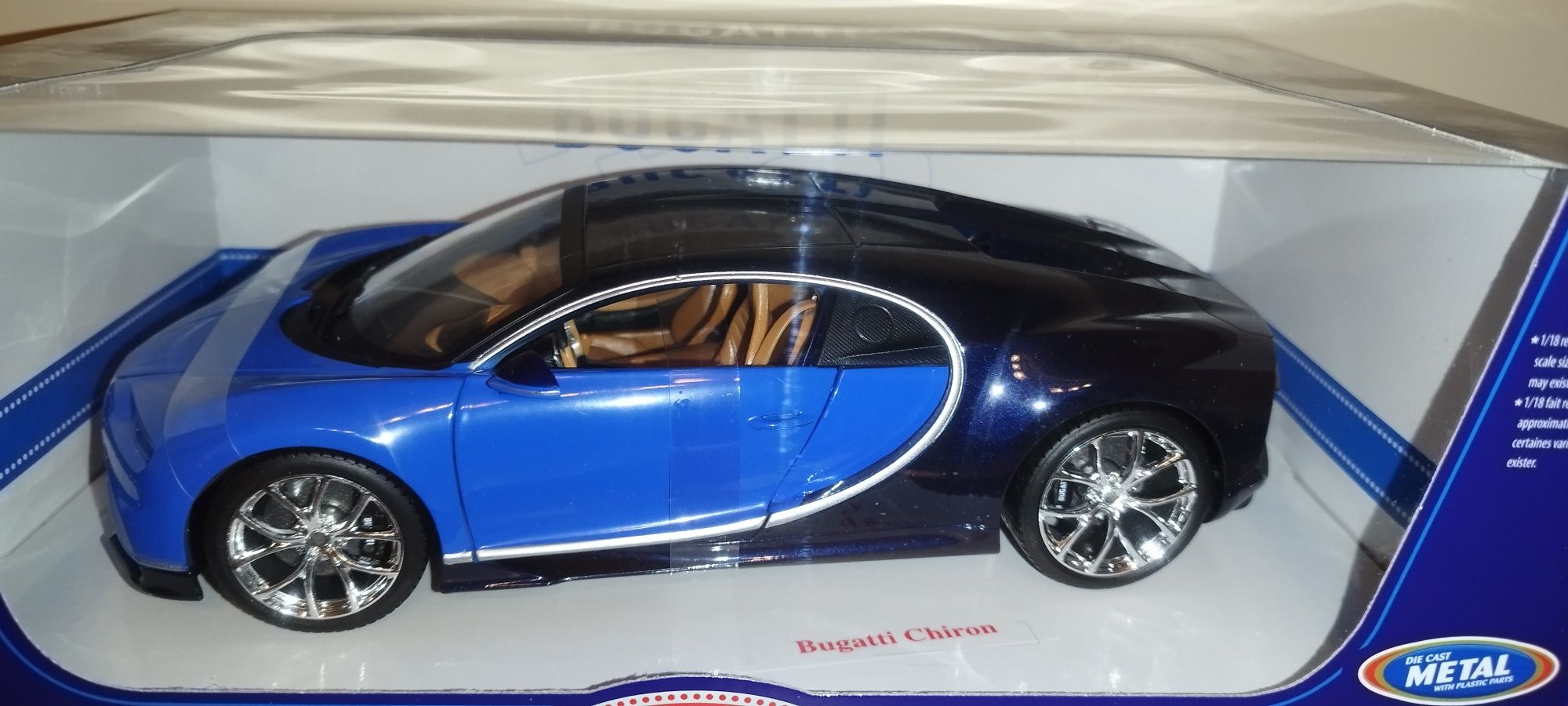 Bburago Bugatti Chiron Met Deep Blue/Light Blue, w skali 1:18. Burago
